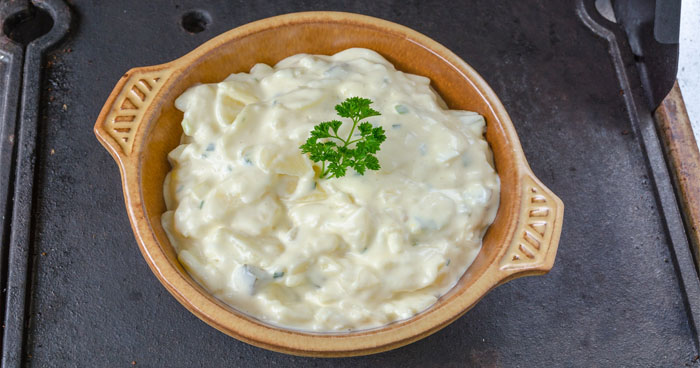 Recept na diétny a zdravý zemiakový šalát, ktorý oceníte počas Vianoc.