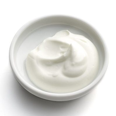 Medzi potraviny s vysokým obsahom bielkovín smelo zaradíme aj nízkotučný grécky jogurt.