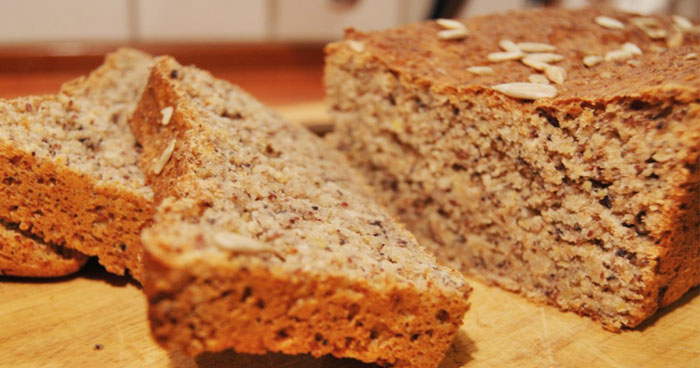 Predstavenie ezechielovho chlebu a recept, pomocou ktorého si ho pripravíte.